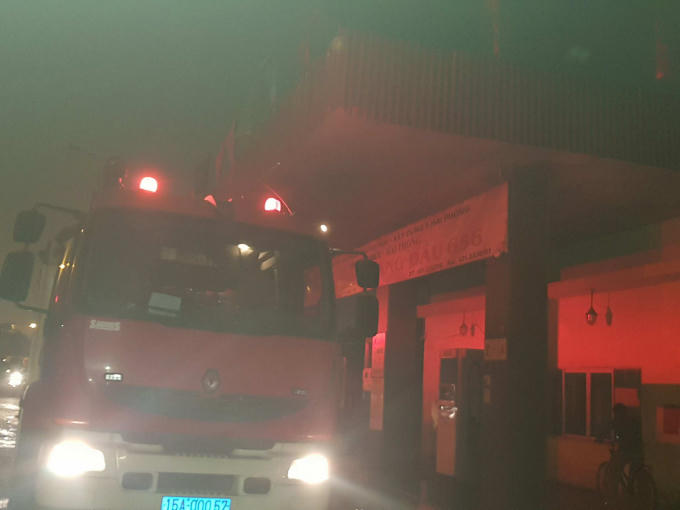 Nơi xảy ra cháy cạnh tòa nhà TTC, trong khu dân cư đông đúc và ngay sát cây xăng.