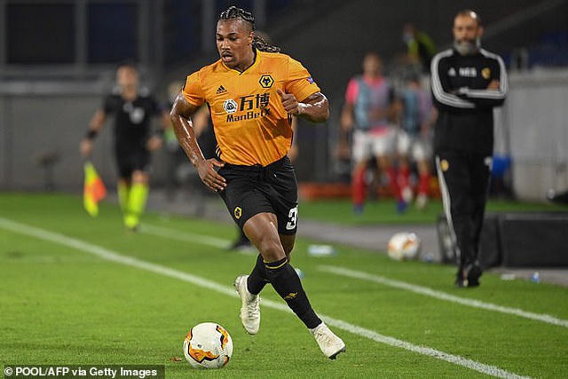 Adama Traore chơi đầy nỗ lực ở trận đấu này