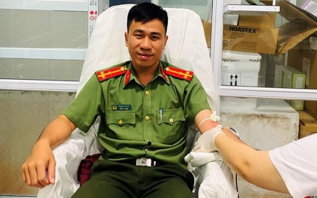 Bí thư Đoàn công an huyện Mường Khương hiến máu cứu sống thai phụ đang nguy kịch