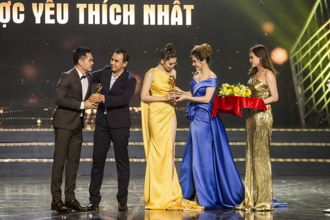 Thuý Ngân là một trong những đề cử của hạng mục 'Nữ diễn viên Điện ảnh Truyền hình được yêu thích' với vai diễn 'Hân' trong phim "Gạo nếp gạo tẻ". Khi được MC Quyền Linh - diễn viên Vân Trang xướng tên, Thuý Ngân bật khóc nức nở và ôm chầm Trung Dũng vì quá đỗi bất ngờ. Ngay cả khi lên sân khấu nhận cúp, người đẹp chưa hết xúc động nhưng cố gắng gửi lời cám ơn đến nhà sản xuất, êkíp bộ phim "Gạo nếp gạo tẻ".