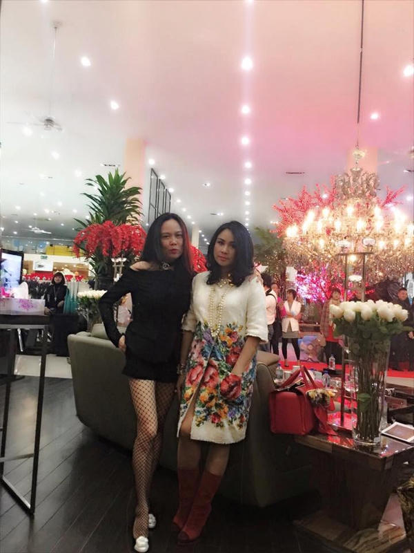 Cô và ca sĩ Thanh Lam có mối quan hệ chị em trong nhiều năm. Ảnh: Internet