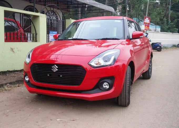 Nhà phân phối Maruti Suzuki ở Ấn Độ sẽ phân phối ra thị trường Suzuki Swift 2018 3 biến thể khác nhau gồm: V, Z và Z +.