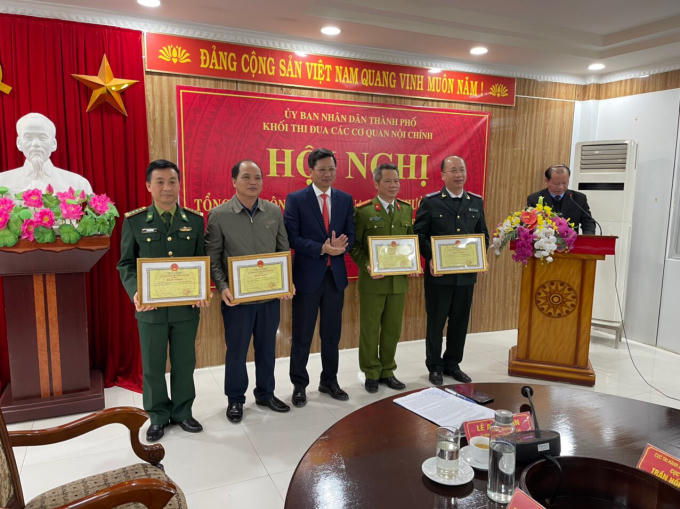 UBND TP Hải Phòng tặng Bằng khen cho các đơn vị có thành tích tốt trong công tác thi đua năm 2020.