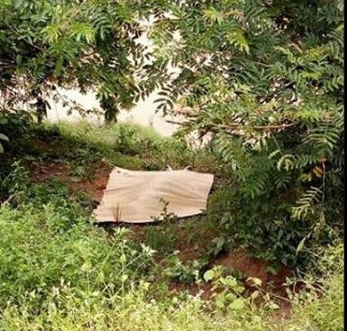 Người dân phát hiện thi thể trôi sông có nhiều vết bầm.