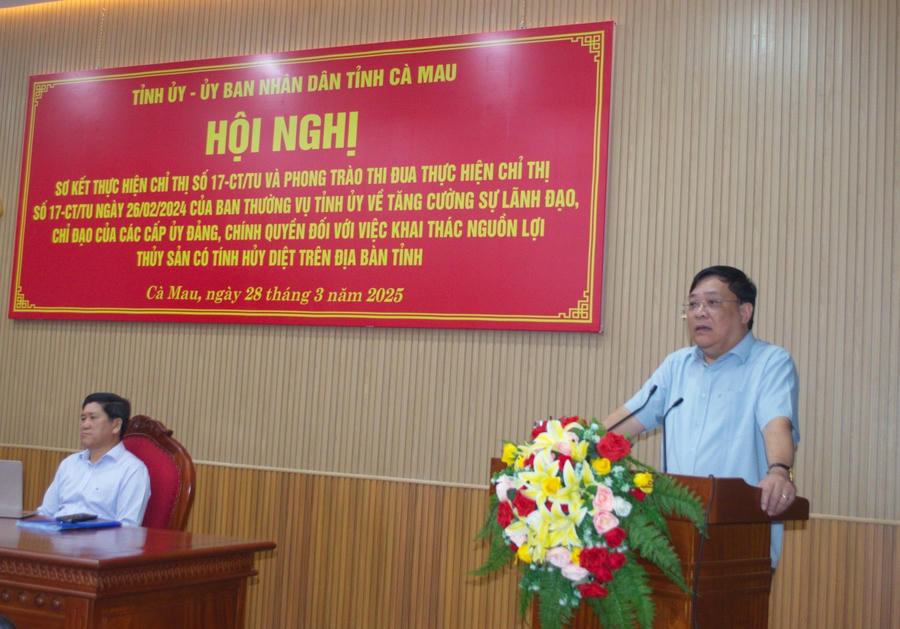 Ông Phạm Thành Ngại - Phó Bí thư Tỉnh ủy, Chủ tịch UBND tỉnh Cà Mau, phát biểu tiếp thu chỉ đạo Hội nghị.