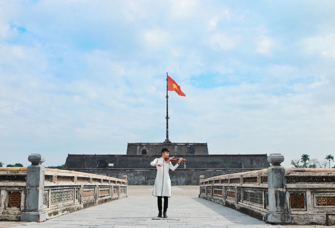 Chọn Huế để thực hiện dự án "Tự nguyện" cũng là cách để Hoàng Rob tri ân quê ngoại của mình.