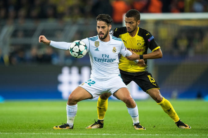 Isco tranh chấp ở giữa sân