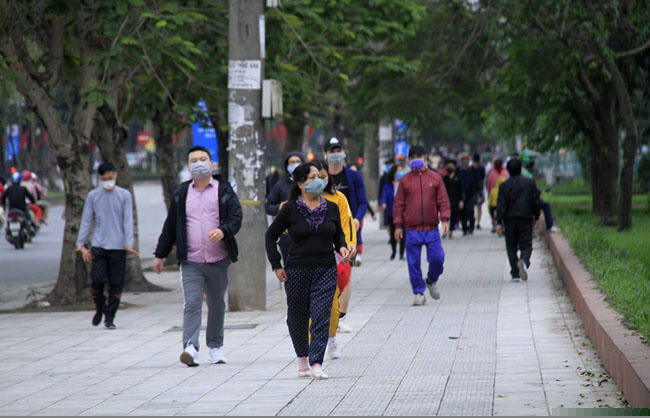 anh: nguoi dan hn nuom nuop tap the duc du co