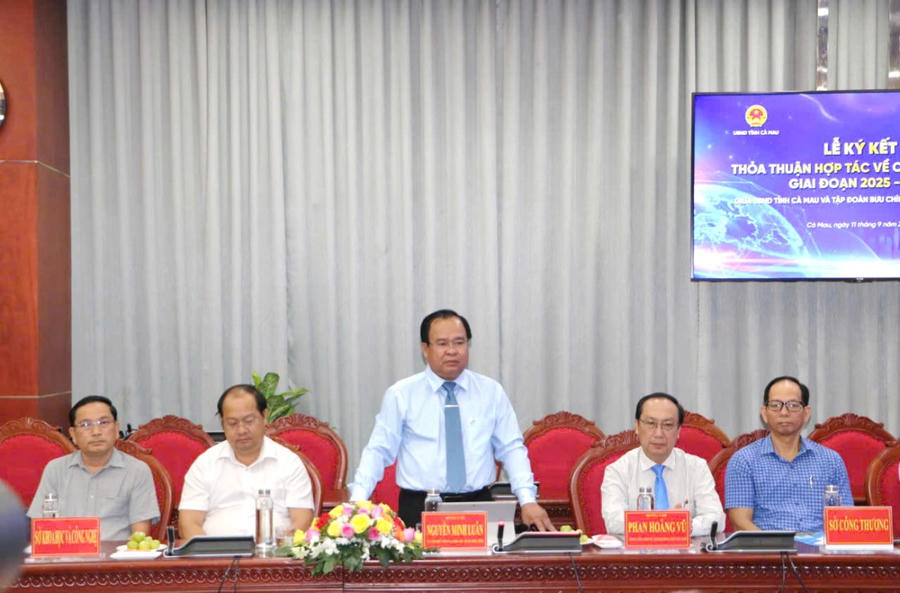 Ông Nguyễn Minh Luân – Phó Chủ tịch UBND tỉnh Cà Mau, phát biểu, cảm ơn đến VNPT đã luôn đồng hành, hỗ trợ địa phương trong công cuộc xây dựng và phát triển chính quyền điện tử, chính quyền số.