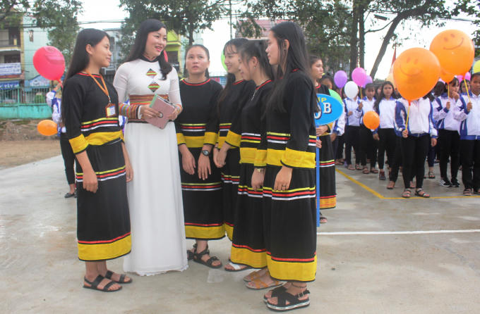 Niềm vui của cô và trò trong ngày khai trường.