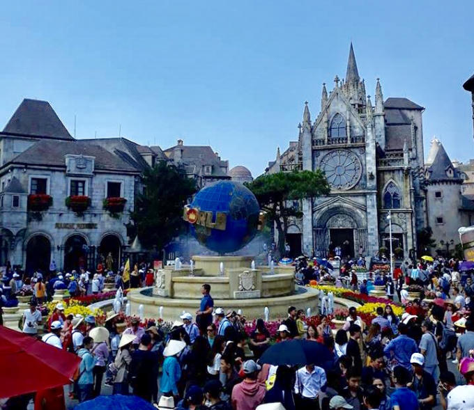 Trong dịp Tết Nguy&ecirc;n đ&aacute;n Kỷ Hợi 2019, tổng lượng kh&aacute;ch tham quan, du lịch tại Đ&agrave; Nẵng đạt 328.810 lượt.