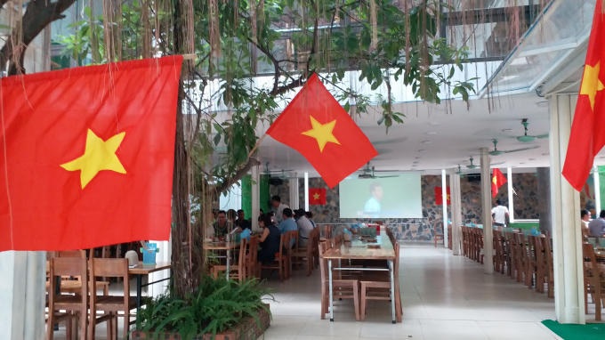 Phí trong, màn hình lớn và cơ hoa đã sãn sàng phục vụ cổ động viên.