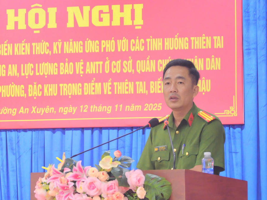 Trung tá Hoàng Minh Hải – Phó Trưởng phòng Cảnh sát PCCC và CNCH Công an tỉnh Cà Mau, tuyên truyền tại Hội nghị.