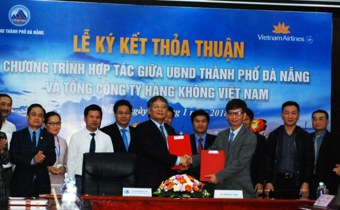 Lễ ký kết thỏa thuận hợp tác giữa UBND TP Đà Nẵng và Vietnam Airlines.
