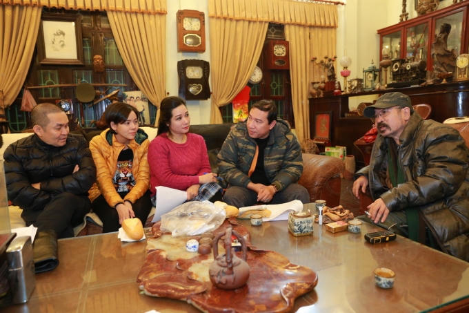 Tiểu phẩm "Nhà trọ của Hinh" do Cù Trọng Xoay viết kịch bản và được dàn dựng bởi đạo diễn Lê Hùng