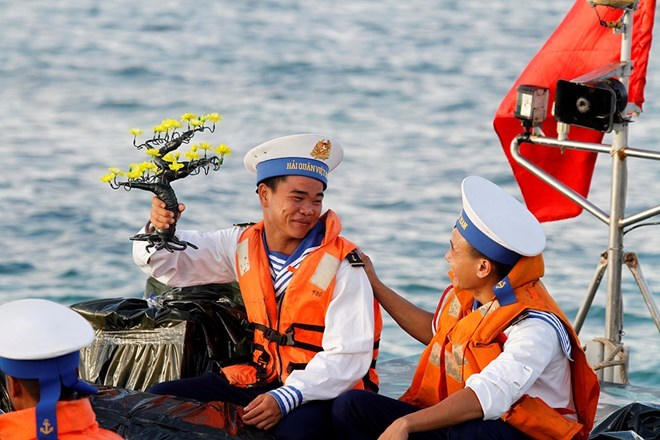 'Mai vàng tặng mẹ Xuân này.' (Ảnh: Trần Thành)