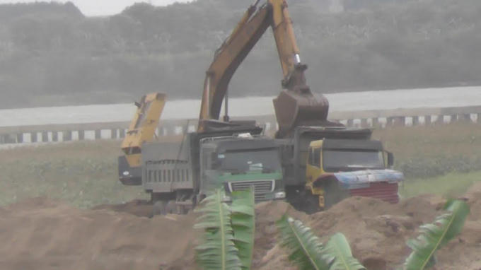 Hình ảnh tập kết cát của Công ty Trọng Cường.