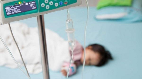 Một bé trai suýt tử vong vì uống nhầm loại oresol