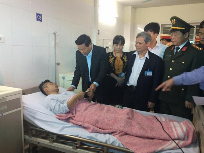Lạnh đạo UBND tỉnh Bắc Ninh thăm hỏi, động viên các nạn nhân trong vụ nổ đang được điều trị tại bệnh viện.