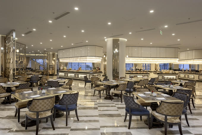 Nhà hàng buffet Amber với sức chứa lên đến 600 chỗ là địa chỉ lý tưởng để mỗi thực khách thưởng thức ẩm thực đa dạng bốn phương