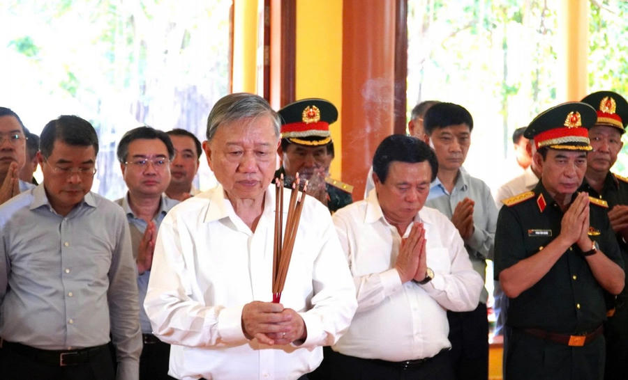 Tổng Bí thư Tô Lâm cùng đoàn công tác Trung ương thăm, làm việc với các đơn vị Quân đội và Đảng bộ, chính quyền địa phương tại Đặc khu Thổ Châu (tỉnh An Giang).