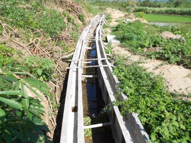 Trong số 400m kênh mương, đơn vị mới chỉ thực hiện được một nửa khối lượng công việc. Ảnh: báo Tài nguyên và Môi trường