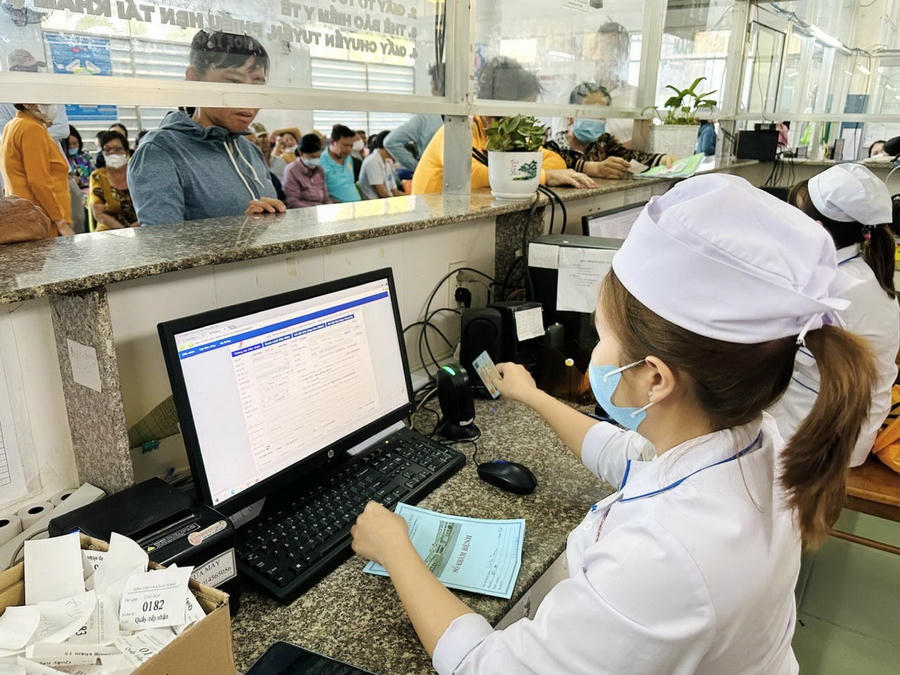 Chỉ với thẻ căn cước, bác sĩ dễ dàng truy cập hồ sơ bệnh án, tiền sử điều trị của người dân một cách nhanh chóng, chính xác.