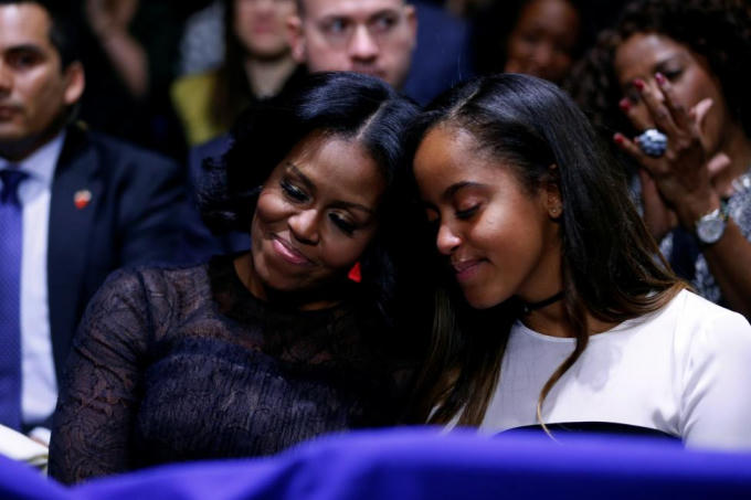 Đệ nhất phu nhân Michelle và cô con gái Malia. (Ảnh: Reuters)