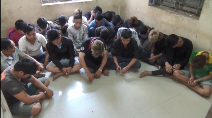 Các đối tượng tại cơ quan công an (Ảnh: Hà Bắc)