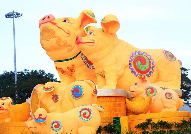 Vật dụng làm biểu tượng linh vật chủ yếu bằng xốp. 