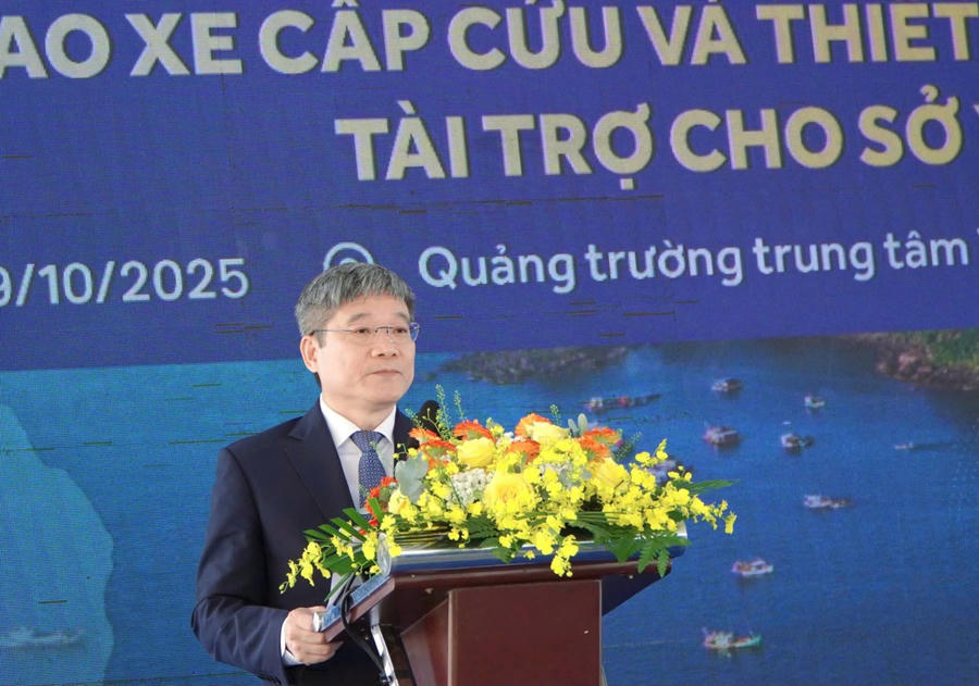 Tiến Sĩ, Bác Sĩ Phùng Nam Lâm - Phó Tổng Giám đốc chuyên môn, kiêm Trưởng tiểu ban Hồi sức Cấp cứu của Hệ thống Y tế Vinmec phát biểu tại buổi lễ.