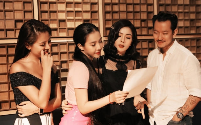 Lệ Quyên hát nhạc phim