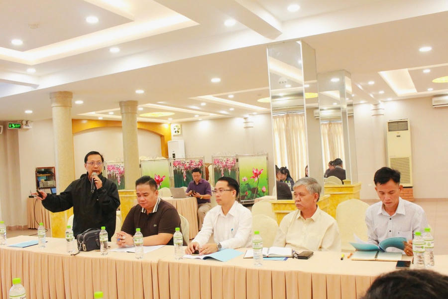 Các đại biểu tham dự buổi thảo Thảo luận và chia sẻ kinh nghiệm trong giải quyết lao động.