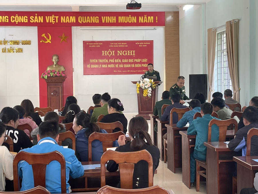 Hàng trăm lượt cán bộ, nhân dân khu vực biên giới tham gia, qua đó nâng cao ý thức, trách nhiệm bảo vệ chủ quyền an ninh biên giới quốc gia.