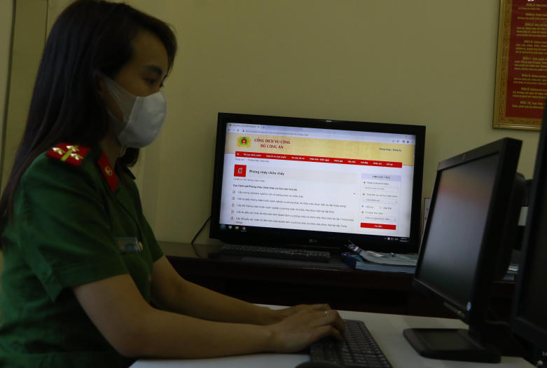 CBCS Phòng Cảnh sát PCCCC&amp;amp;CNCH tiếp nhận hồ sơ trực tuyến