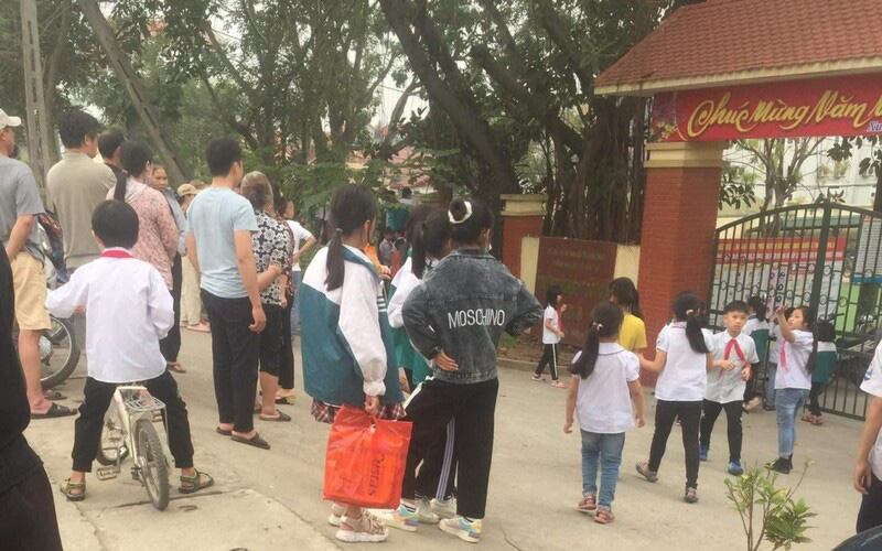 Trường THCS Hồng Hà, nơi xảy ra vụ việc.