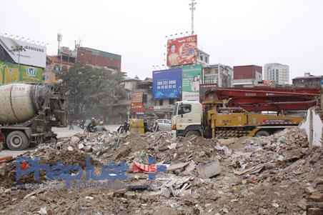 Thi công 10 năm không xong 570m đường, người dân sống khổ với