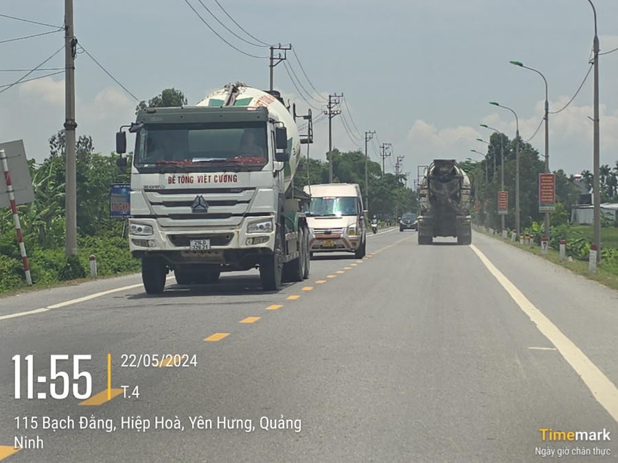 Xe bồn chở bê tông tươi của Công ty Việt Cường hoạt đông trên các cung đường của Thị xã Quảng Yên.
					
				
			
			Xe bồn chở bê tông tươi của Công ty Việt Cường hoạt đông trên các cung đường của Thị xã Quảng Yên.