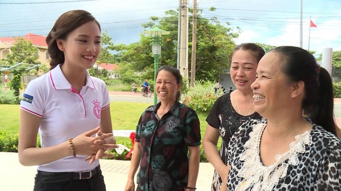 Tố Như đã rất nỗ lực để đem đến nụ cười cho các chị em phụ nữ tại huyện Côn Đảo, Bà Rịa - Vũng Tàu.