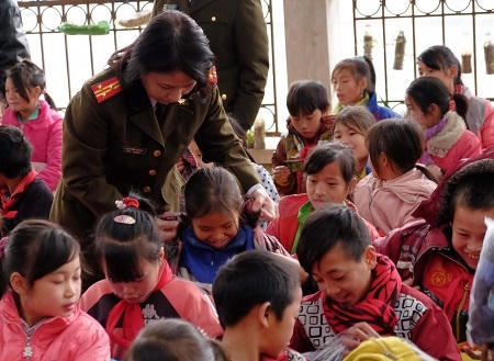 Và khuyến khích tinh thần học tập của các em.
