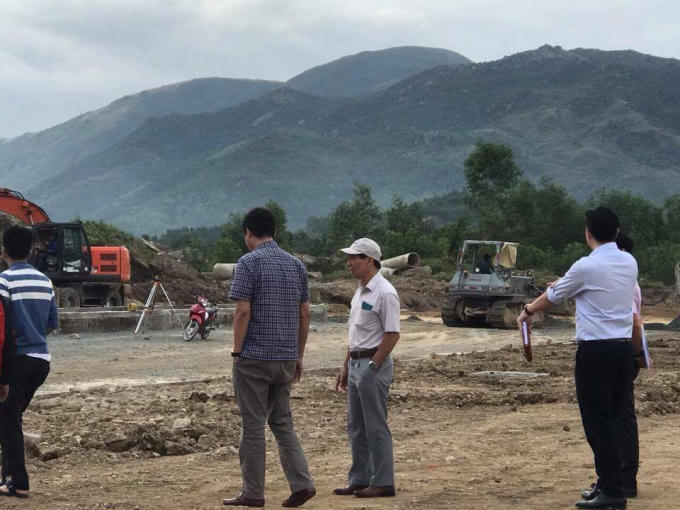 Đoàn thanh tra đang kiểm tra thực địa tại dự án.