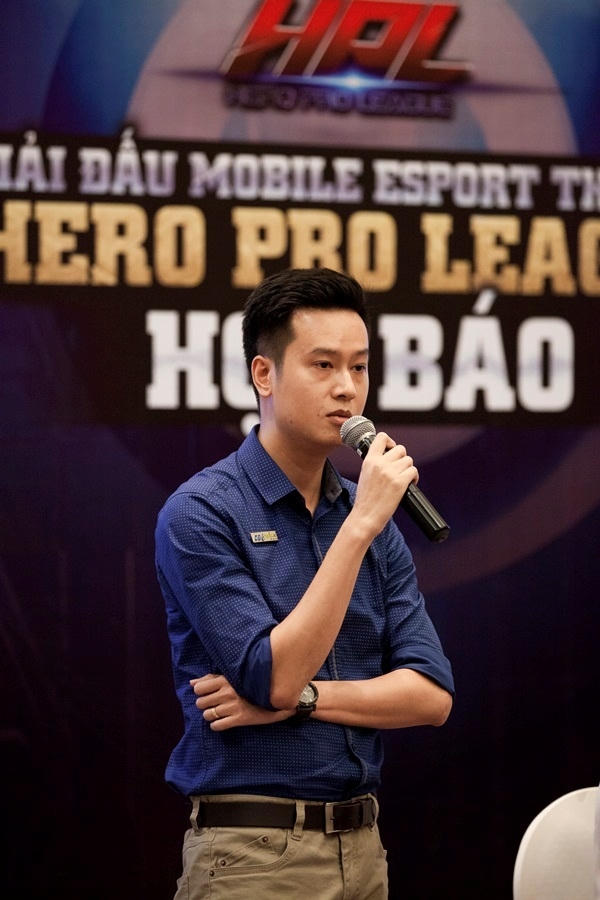 Giám đốc kinh doanh quốc tế của VTC Mobile, ông Nguyễn Minh Tùng phát biểu tại buổi họp báo.