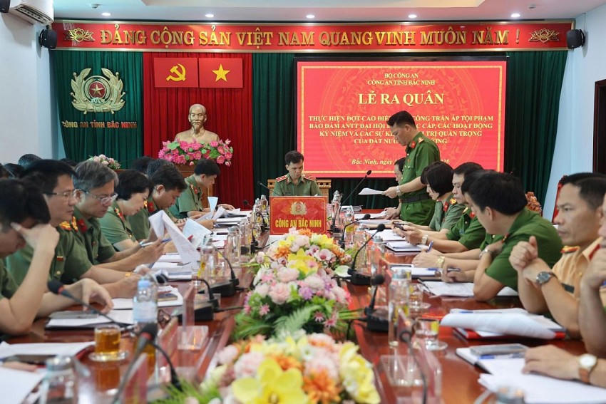 Toàn cảnh buổi lễ ra quân.