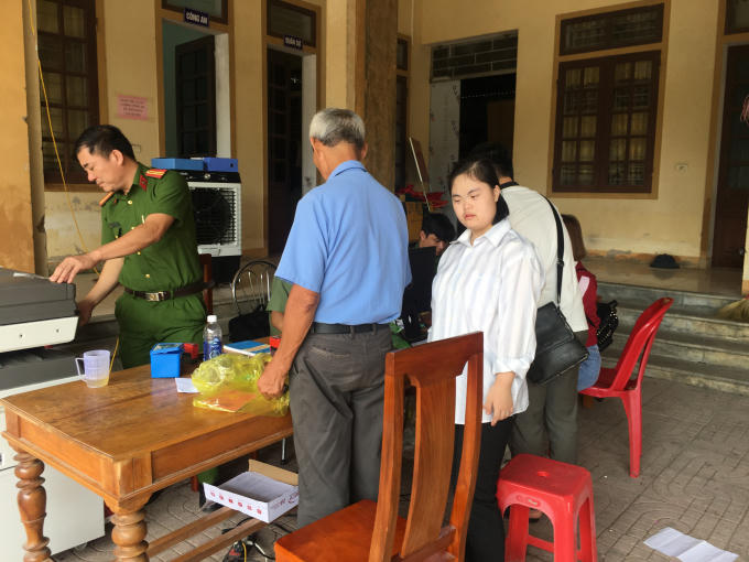 Nhân dân rất hài lòng với các cán bộ chiến sỹ làm CCCD trong đợt này