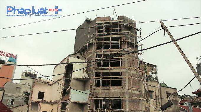 Người dân tại đây cho biết, sau khi nhường đất cho dự án, họ đã tiến hành xây dựng trên diện tích đất còn lại. (Ảnh: Lê Hải)