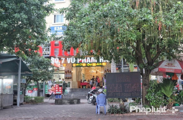 Lộn xộn như tầng 1 chung cư: Bài 1 - Từ hàng trà đá cho đến quán bia, nhà hàng lớn