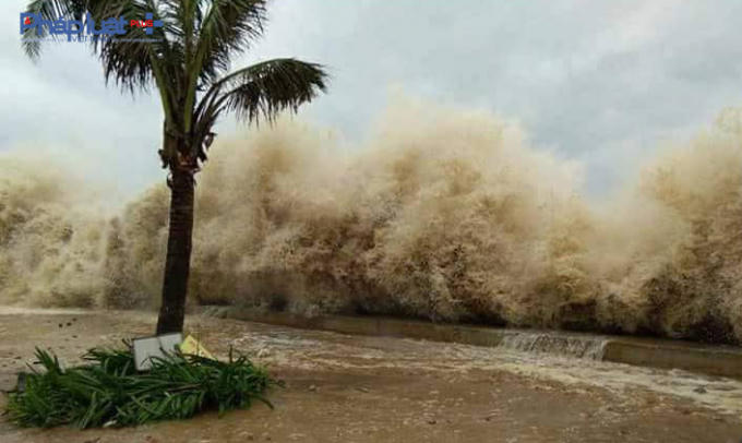 Sóng lớn đã gây hư hỏng nhiều tuyến đê bao, kè biển tại Thanh Hóa