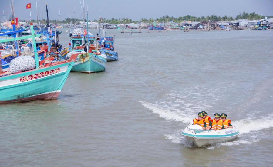 Các Đồn Biên phòng khu vực tiếp giáp phối hợp thực hiện tốt nhiệm tuần tra bảo vệ biên giới biển.