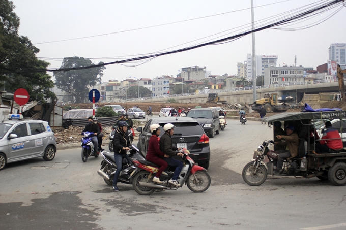 Hà Nội: Giao thông lộn xộn trên đường nghìn tỷ