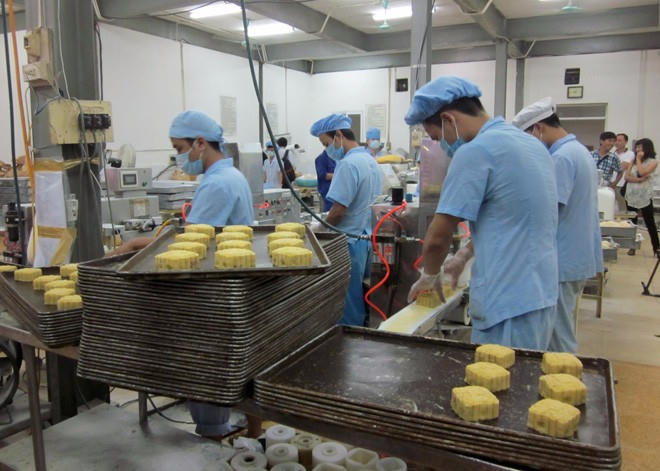 Hà Nội đang tích cực thanh kiểm tra an toàn thực phẩm mặt hàng bánh trung thu. Ảnh: MP